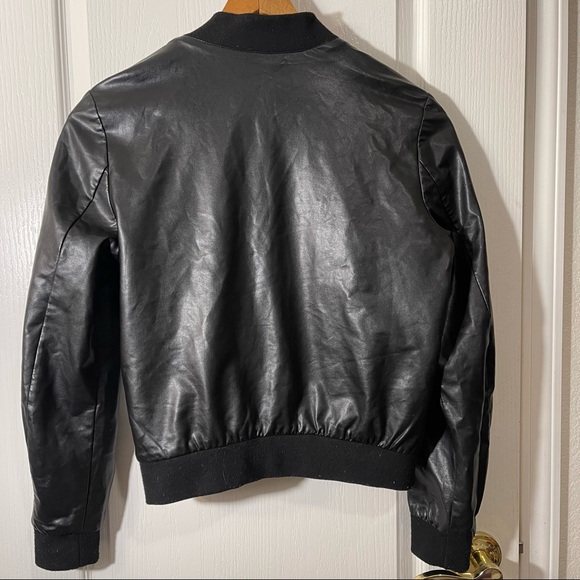 Bagatelle faux leather Bomber Jacket in black with embroidered hummingbirds - Picture 4 of 10